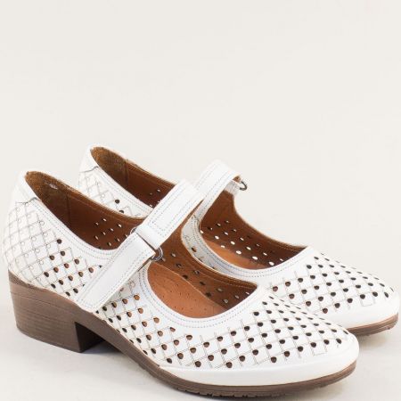 Дамски обувки на нисък ток естествена кожа в бял цвят с перфорация 72347b