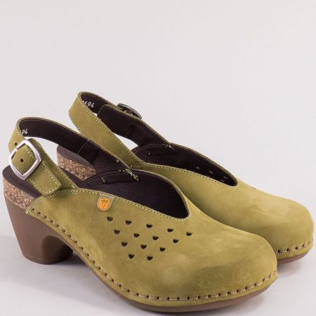Естествен набук дамски сандали в зелено с каишка 7694nz
