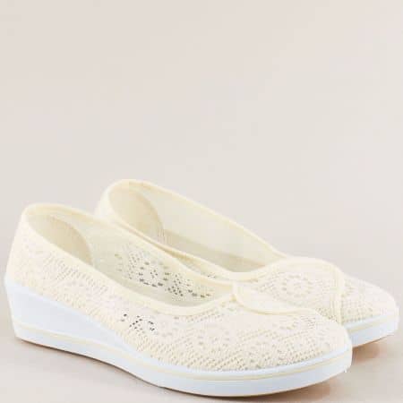 Дамски текстилни обувки на платформа в бяло 8001bj