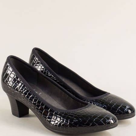 Елегантни дамски обувки в черен цвят с кроко принт 82246325krlch