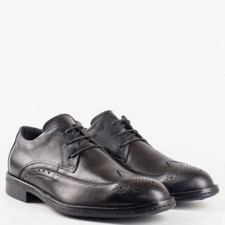Елегантни мъжки обувки в черен цвят от естествена кожа с връзки  и декорация от лазерна перфорация m8331ch