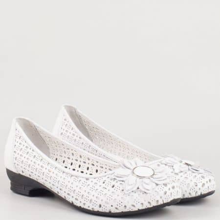 Бели дамски обувки от естествена кожа с перфорация 83b