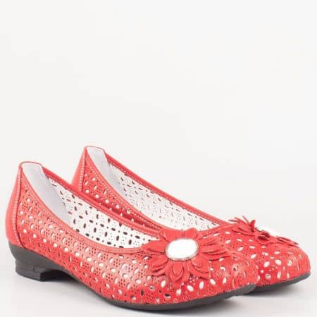 Перфорирани дамски обувки на нисък ток от червена естествена кожа с перфорация- български производител 83chv