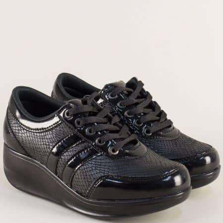 Спортни дамски обувки в черен цвят на платформа a116zch