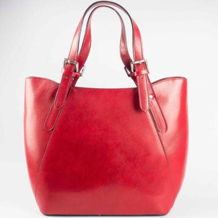 Стилна дамска чанта от естествена кожа с изчистена визия и регулиращи се дръжки a1433chv