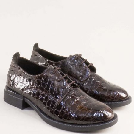 Естествен лак дамски обувки с кроко принт на нисък ток в кафяво arizona853krlk