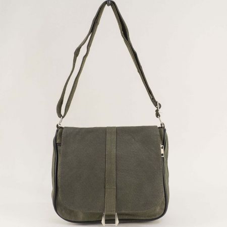 Малка дамска чанта с капаче за през рамо в зелен набук ch0301nzz