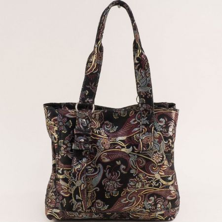 Атрактивна кожена дамска чанта в черен цвят с цветен принт ch090922ps3