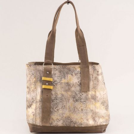 Бежова дамска чанта естествена кожа с златист принт ch090922zbj
