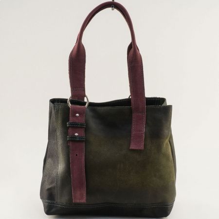 Кожена дамска чанта в зелен и черен цвят с бордо дръжки ch090922zchbd