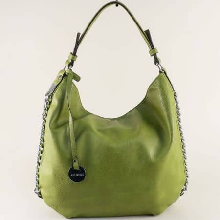 Дамска чанта, тип торба в зелен цвят с декорация ch097z