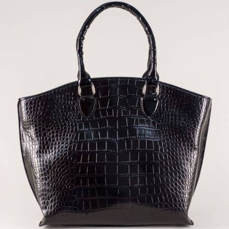 Черна дамска чанта с кроко принт и външен джоб с цип ch1175krch