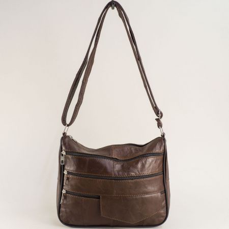 Кафява дамска чанта с предни джобчета с цип и два задни ch1201tk