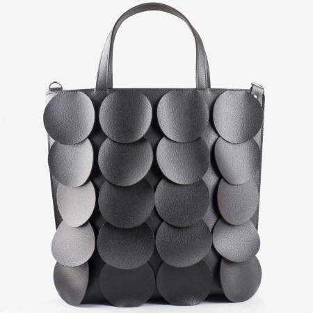 Дамска ежедневна чанта с елегантна и красива визия и изрязани кръгове в предната част в черен цвят ch1237ch