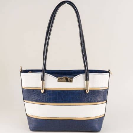 Дамска чанта в синьо и бяло с частичен кроко принт ch124453s