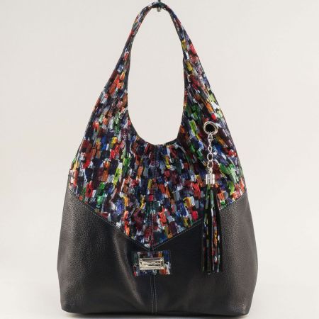 Черна кожена дамска чанта с цветен принт и пискюл ch131021chps1