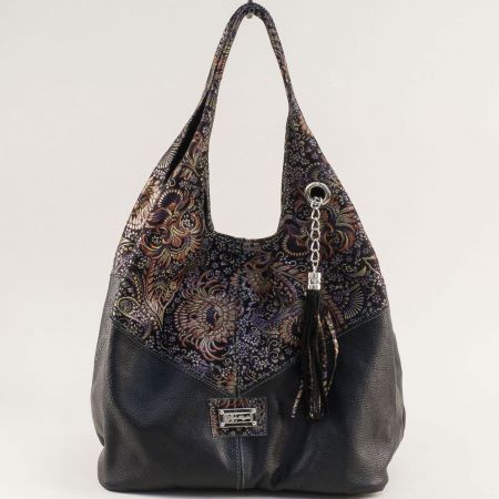 Дамска кожена  чанта в черно с ефектен цветен принт ch131021chps2