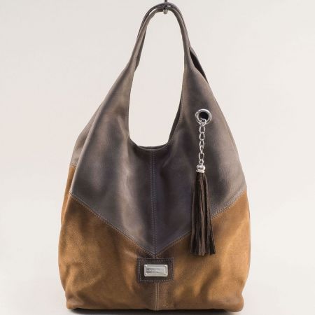Сиво и кафяво дамска чанта с къса дръжка и заден джоб ch131021ksv