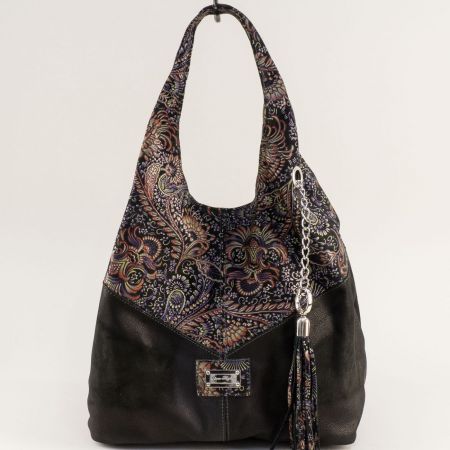 Дамска чанта тип торба в черен цвят с пъстри дръжки и пискюл ch131021psch