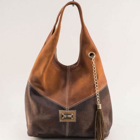 Стилна дамска кожена чанта в кафяво с декоративен сенджир ch131021tko