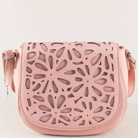 Малка дамска чанта с флорална перфорация в розово ch1349-1rz