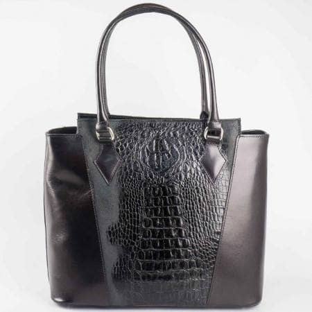 Дамска елегантна чанта от висококачествен естествен велур и кожа със змийски принт в черен цвят ch1433mkrch