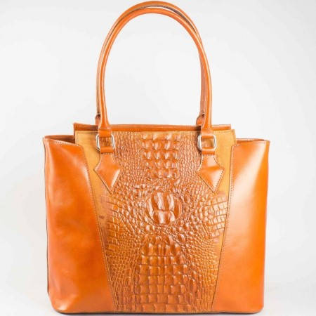 Дамска елегантна чанта в комбинация от висококачествен естествен велур и кожа със змийски принт в светло кафяв цвят ch1433mkrk