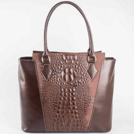 Дамска стилна чанта произведена от висококачествен естествен велур и кожа в кафяв цвят ch1433mkrkk