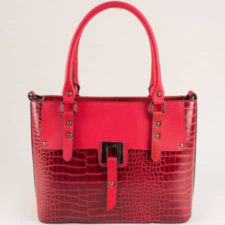 Дамска чанта с частичен кроко принт в червен цвят ch147chv