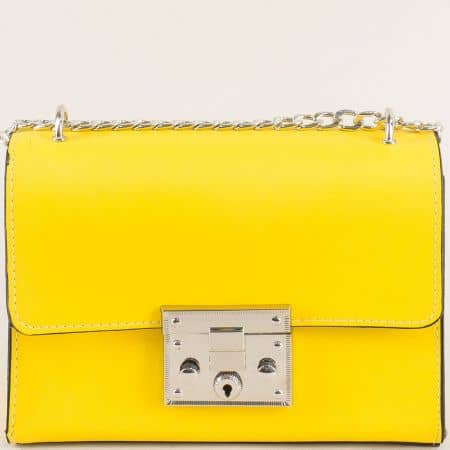 Малка дамска чанта в жълто с метална закопчалка ch1501j