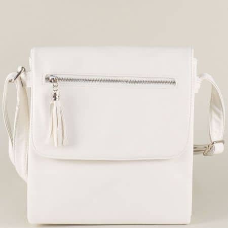 Бяла дамска чанта с пискюл и дълга дръжка ch1550b