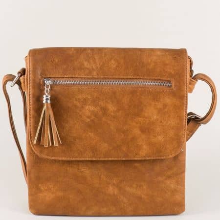 Кафява дамска чанта с пискюл и дълга дръжка ch1550k