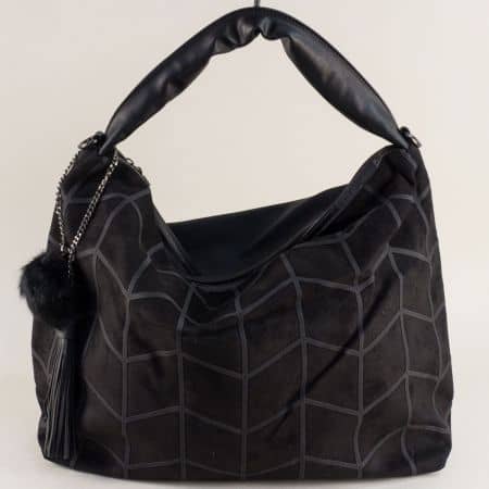 Дамска чанта с пискюл и пухче в черен цвят ch158ch