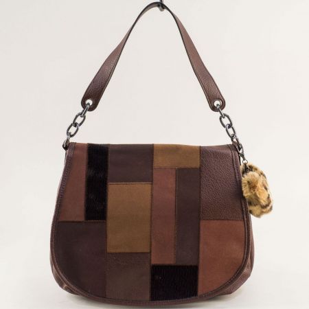 Кокетна дамска чанта с пъстри цветове и атрактивна дръжка ch1604kk
