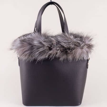 Черна дамска чанта със сиво пухче- БЪЛГАРИЯ ch1712chsv