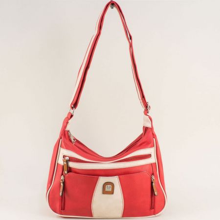 Червена дамска спортна чанта с разчупена визия ch17243chv