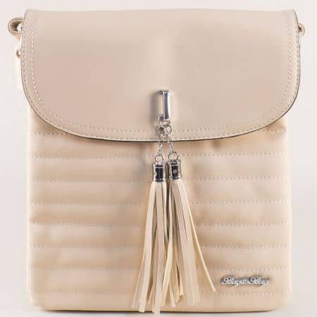 Бежова дамска чанта с пискюл и дълга дръжка ch1756bj