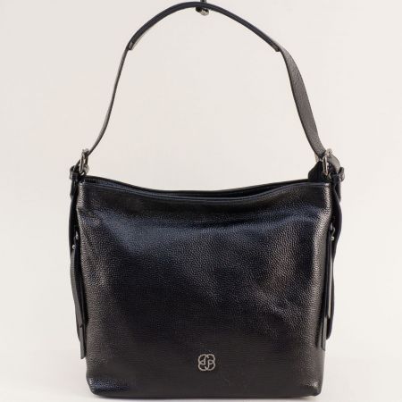 Кожена дамска чанта с метален елемент в черен цвят ch200822ch