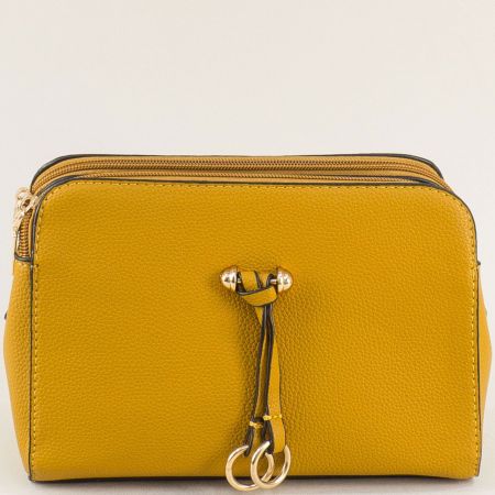 Жълта кокетна дамска чанта с метална декорация ch20231j