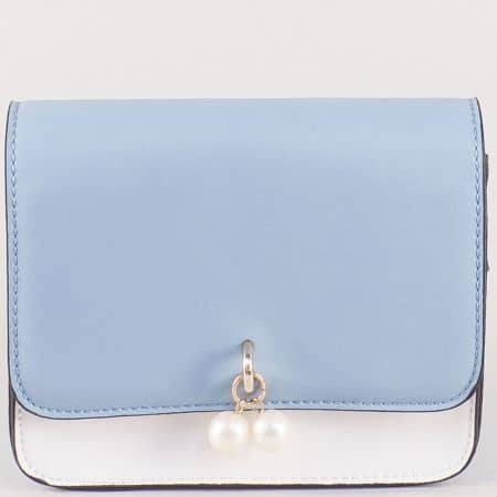 Малка дамска чанта с твърда структура в бяло и синьо ch2032s
