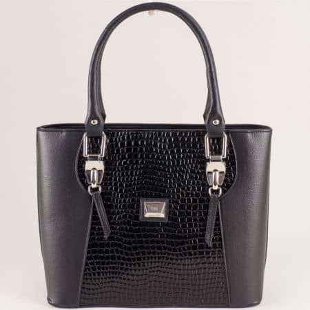 Черна дамска чанта с твърда структура и кроко принт ch20331ch