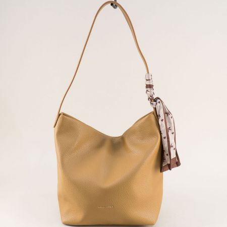 Дамска чанта в лафяво със заден джоб David Jones ch21116k