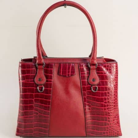 Червена дамска чанта с практично разпределение ch2187chv