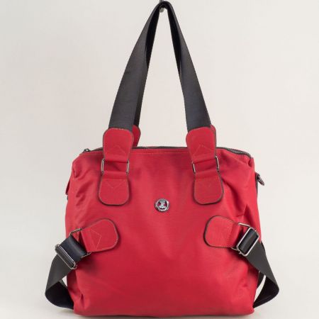Атрактивна дамска чанта в червен цвят с черни дръжки ch22004chv
