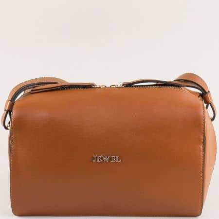 Кафява дамска чанта с дълга дръжка и един основен джоб ch2305k