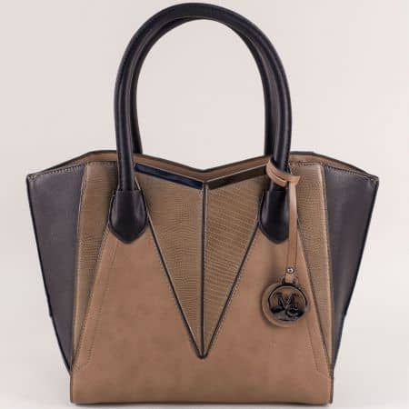 Дамска чанта в кафяво и черно с две къси и дълга дръжка ch235chk