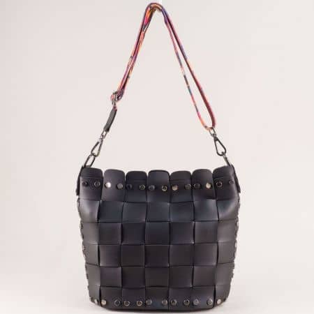 Черна дамска чанта с органайзер и пъстра дръжка ch250419ch