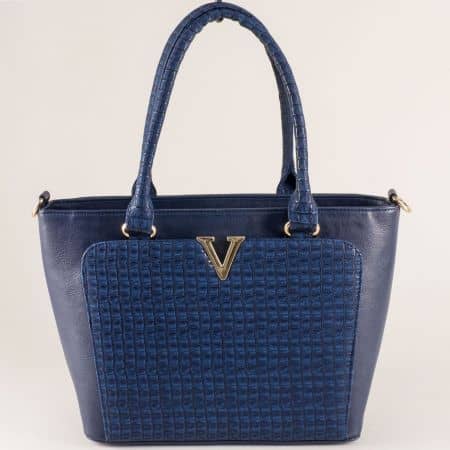 Дамска чанта в син цвят с частичен кроко принт ch2530s