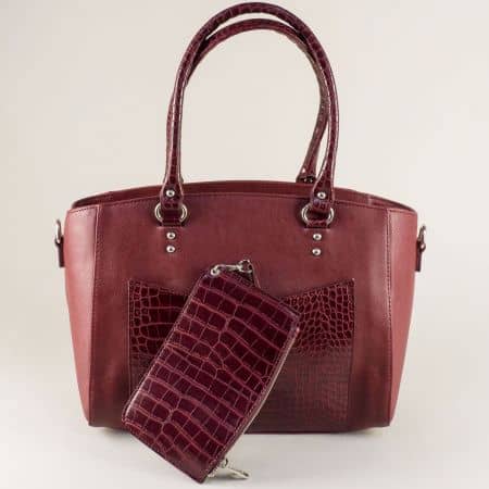 Дамска чанта с органайзер и кроко принт в цвят бордо ch2573bd