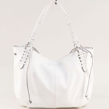 Дамска чанта тип торба в бял цвят с атрактивна къса дръжка ch31022b